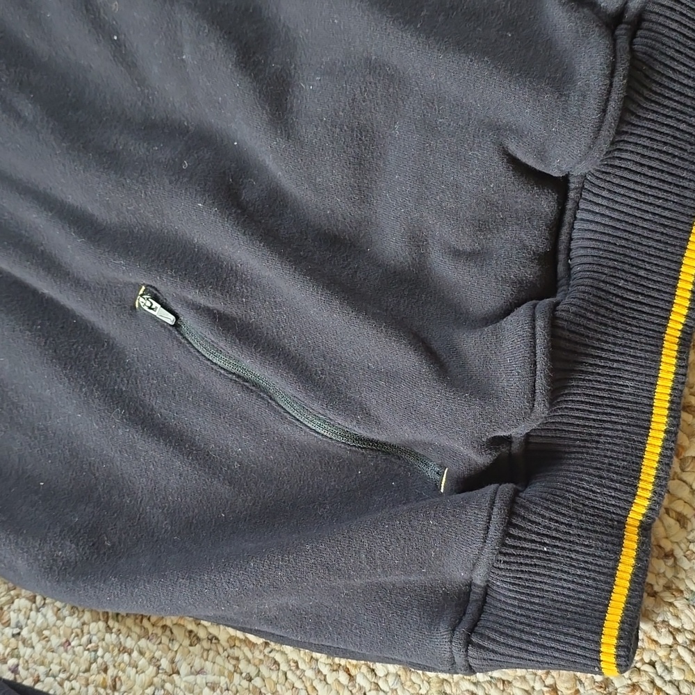 Men's Nike Iowa Hawkeye 1/4 Zip Long Sleeve Sweatshirt - Picture 5 of 5